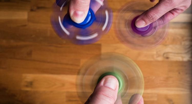 cara memainkan fidget spinner