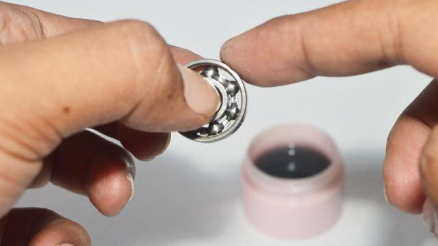 memutar mutar bearing spinner