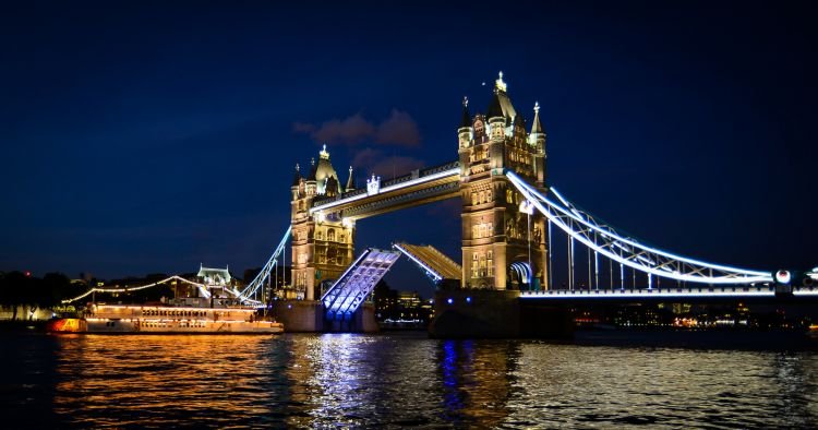 tempat wisata di inggris Tower Bridge