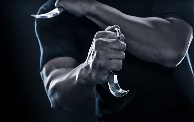 senjata pencak silat kerambil kuku harimau 