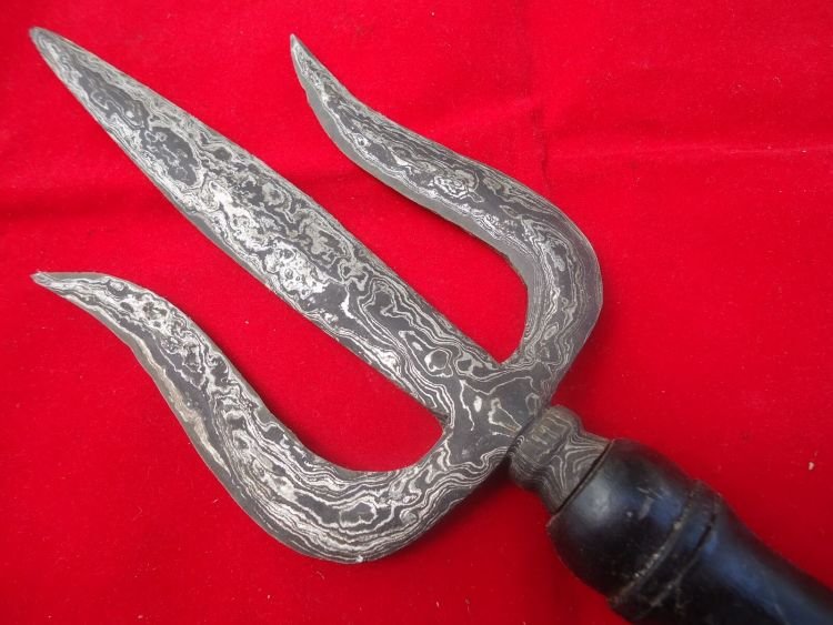 senjata pencak silat trisula 