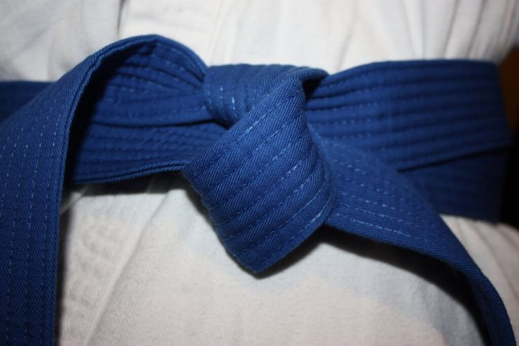 tingkatan sabuk karate biru 