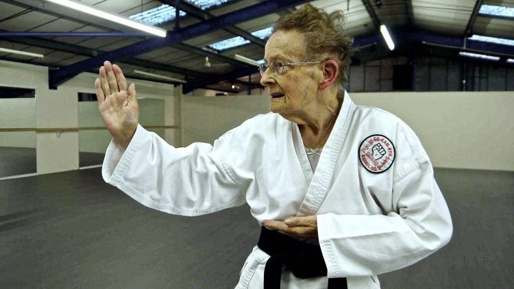tingkatan sabuk karate hitam 