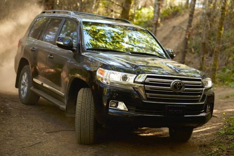 Mobil Offroad Toyota Land Cruiser 2016