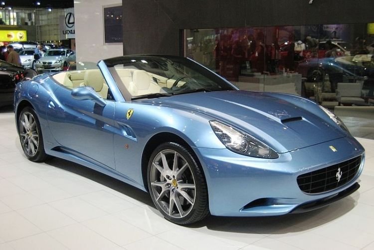 800px-Ferrari_California1