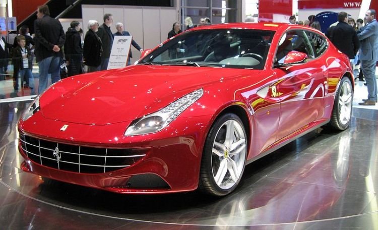 800px-Ferrari_FF_Autosalon_Genf_1