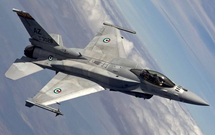 gambar pesawat tempur F-16 Fighting Falcon