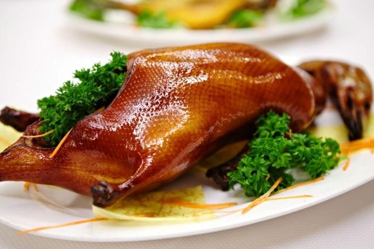 makanan enak bebek pekin - china