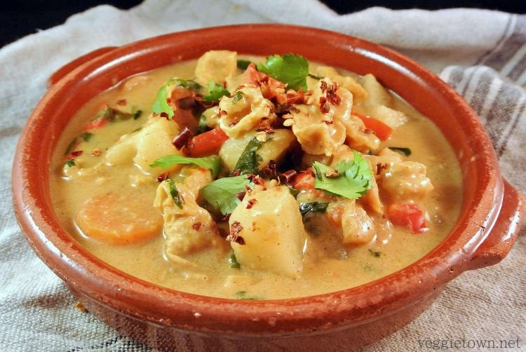 makanan enak massaman curry - Thailand 