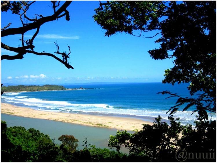 gambar pantai sawarna