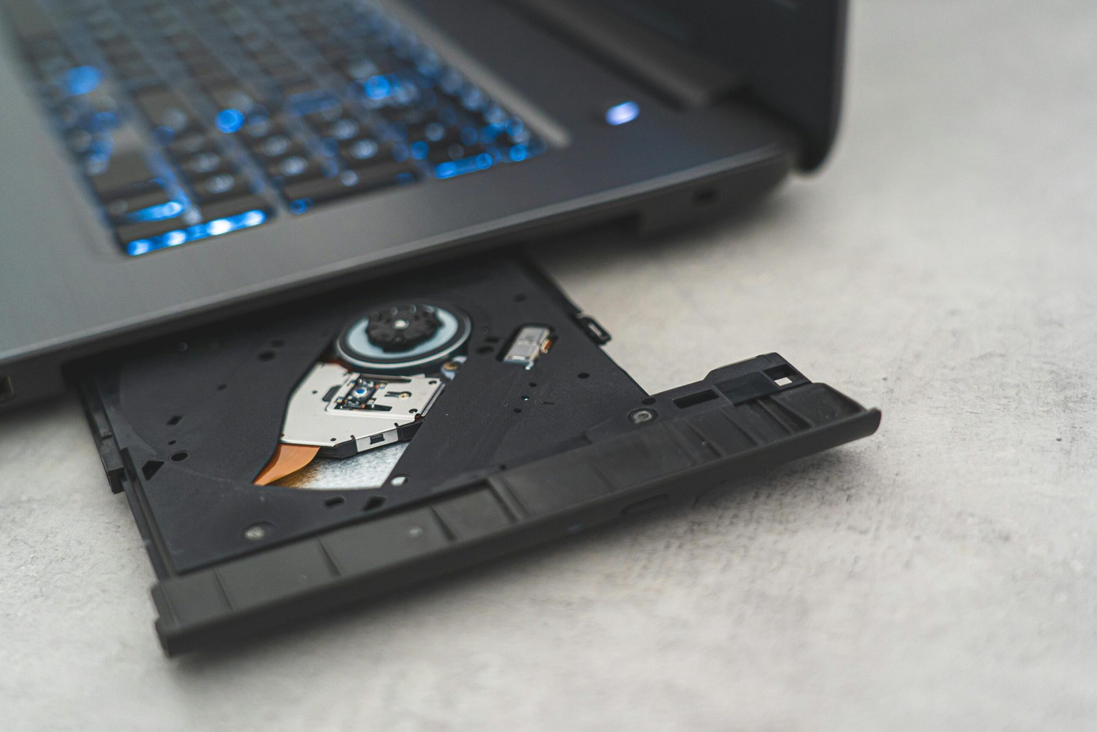 Jenis Kertas Papercraft untuk Membuat Model yang Kamu Suka